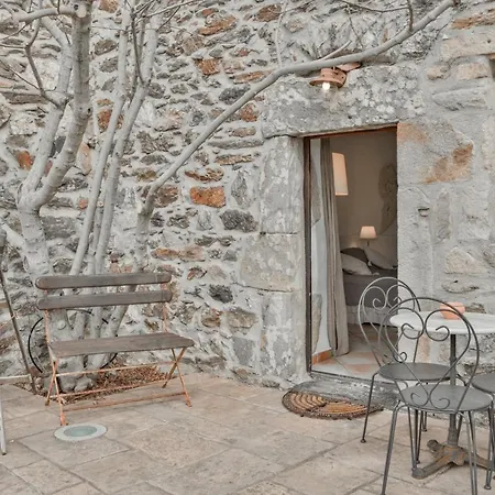 Le Hameau De La Mure Guest house